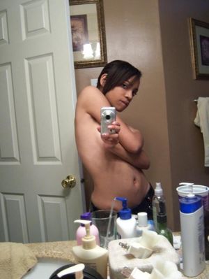 young nude selfie pics
