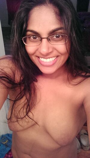 Indian hostel girls boobs pussy selfie showing