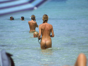 marcia clark naked beach